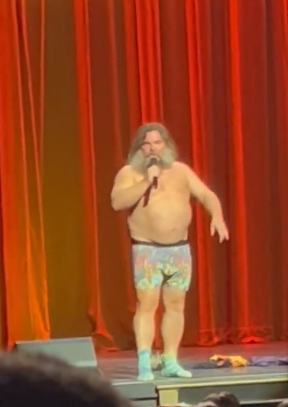 Jack Black, wearing only boxers, passionately sings Taylor Swift's Anti-Hero in a show of solidarity to support the SAG-AFTRA strike.